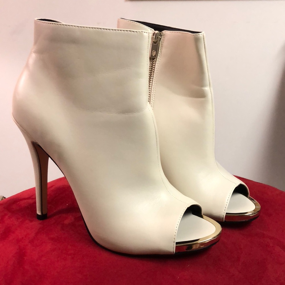 Off white peep toe booties!